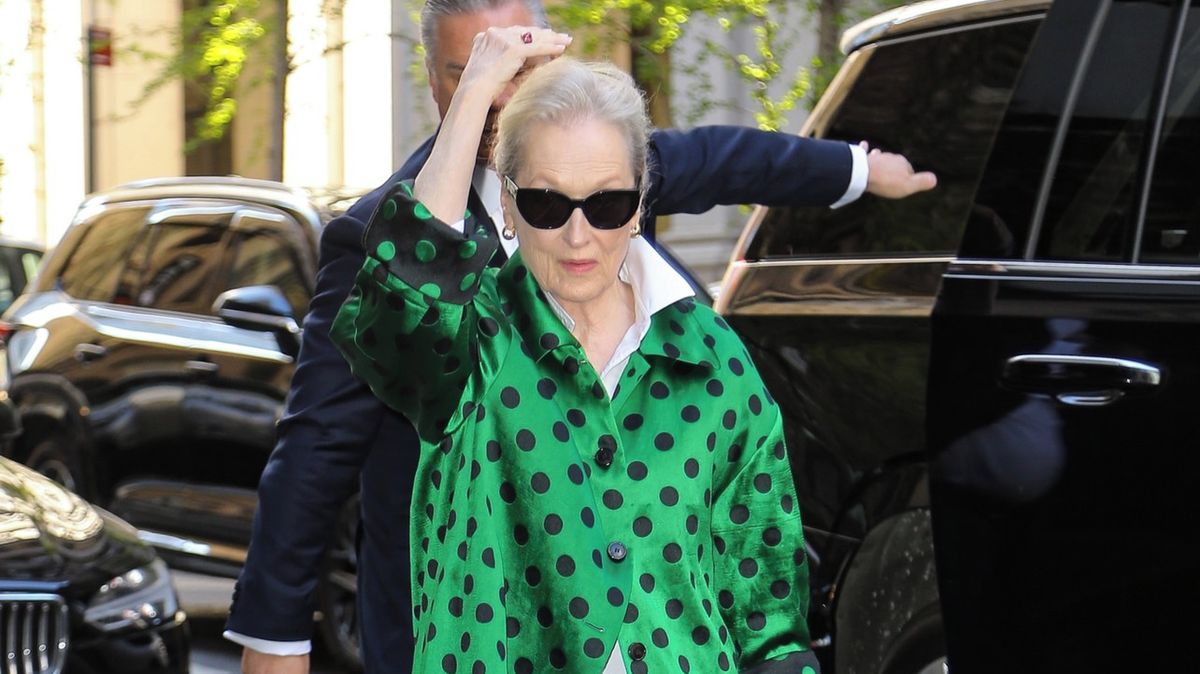 Meryl Streep s výrazným doplňkem
